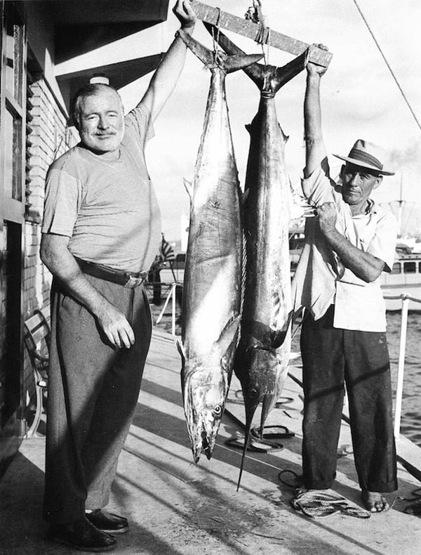 فوئنتس و همینگوی بعد از صید ماهی